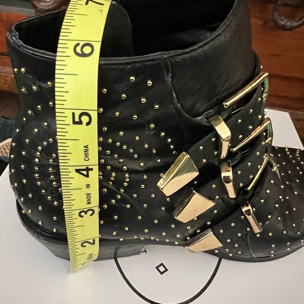 Steve Madden “Madhouse” Buckle Black Leather Gold Studded Ankle Boots Size 6.5! - Picture 11 of 14